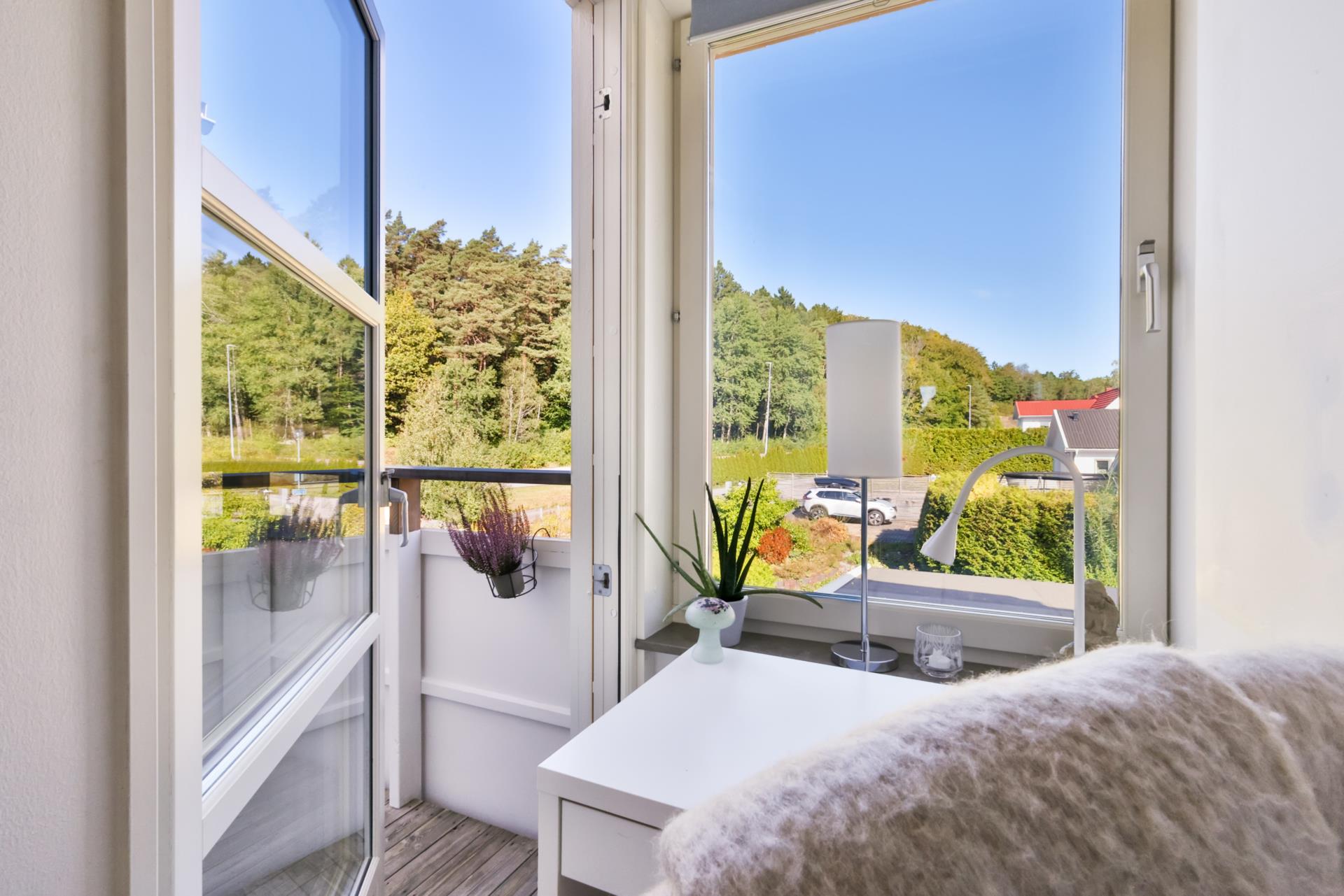 Attraktiv familjevilla i Kolla med stor altan i söderläge