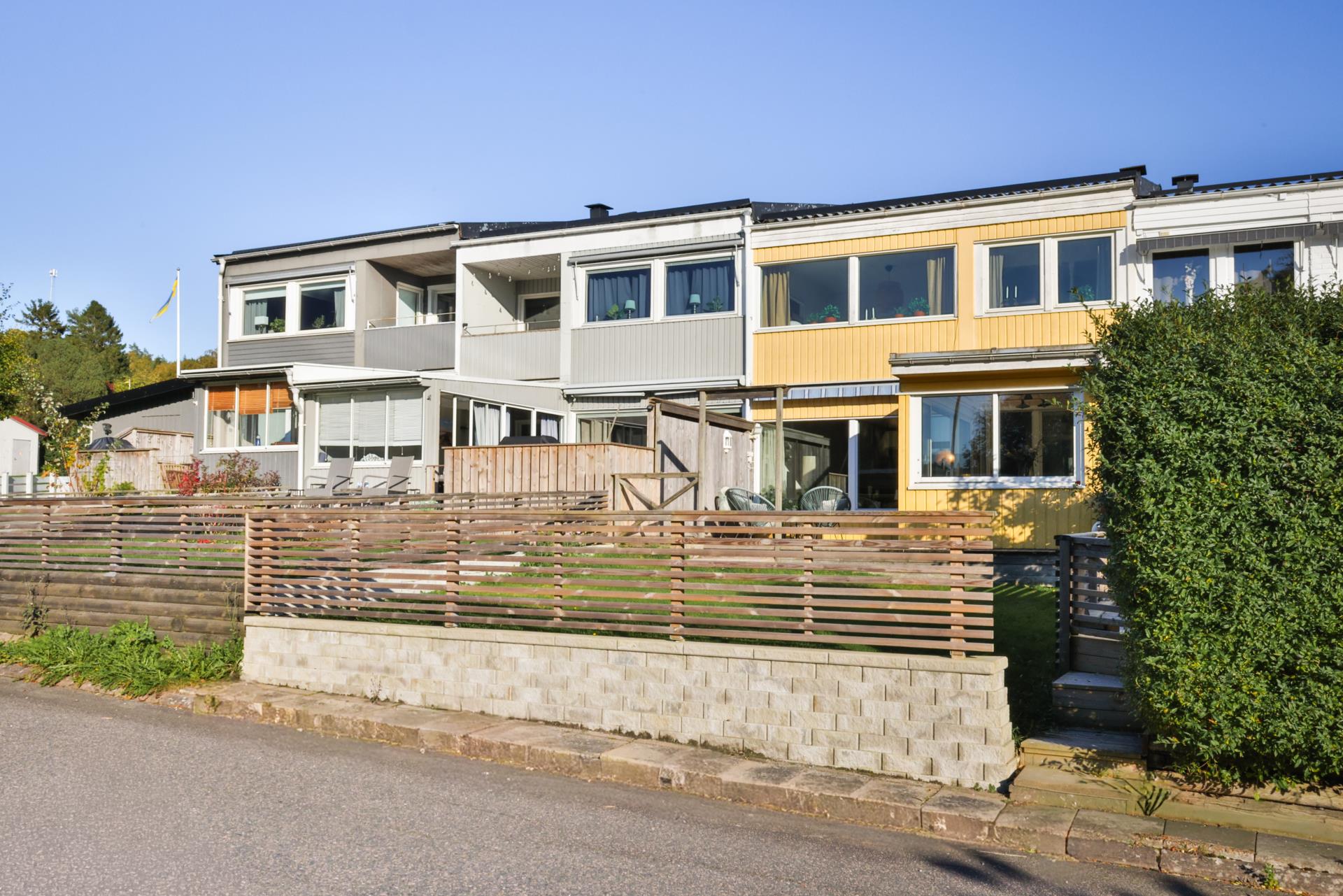 Radhusidyll i Landvetter med härligt uterum och egen trädgård