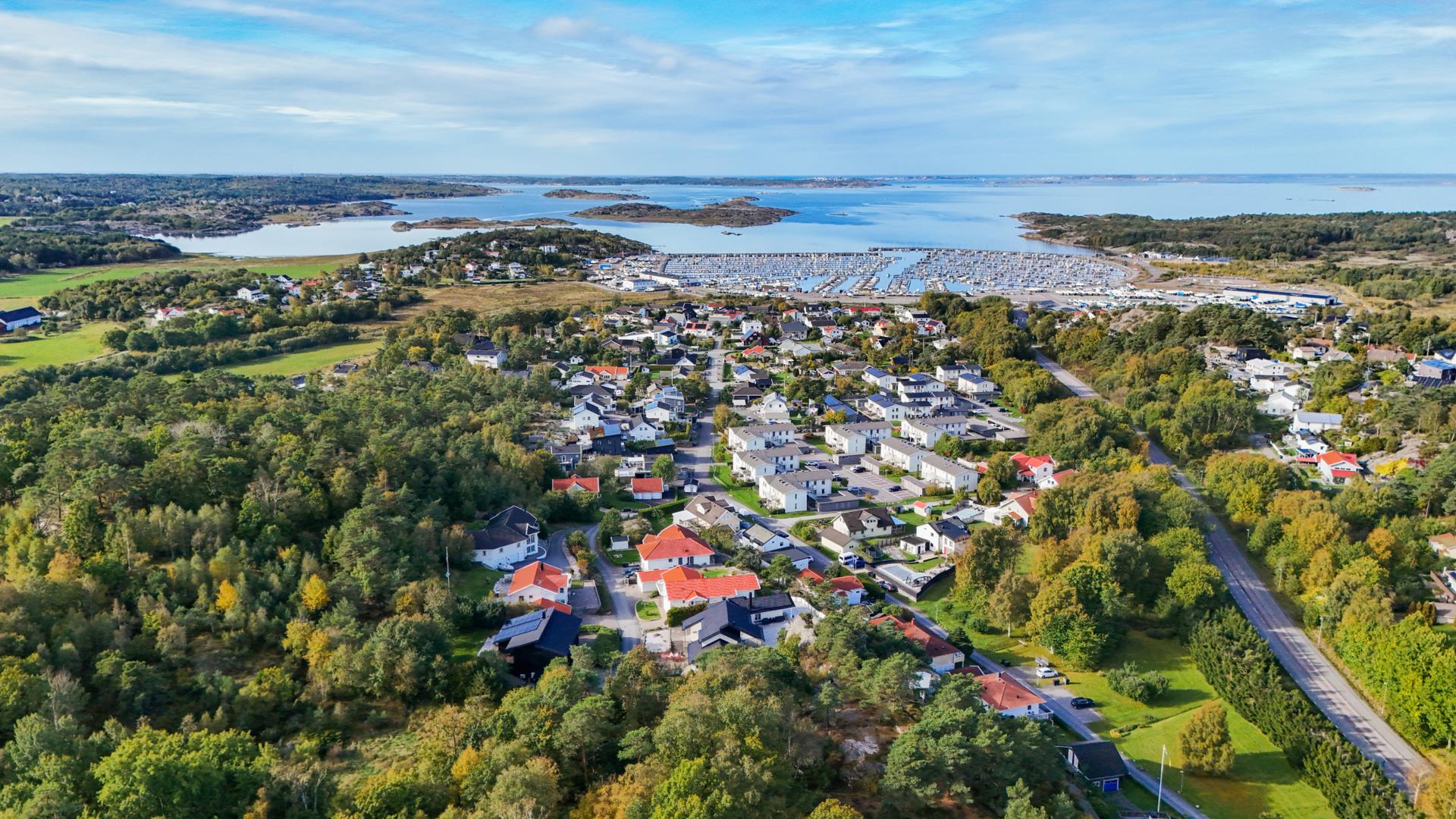 Familjevilla med havsutsikt och stor trädgård i Björlanda