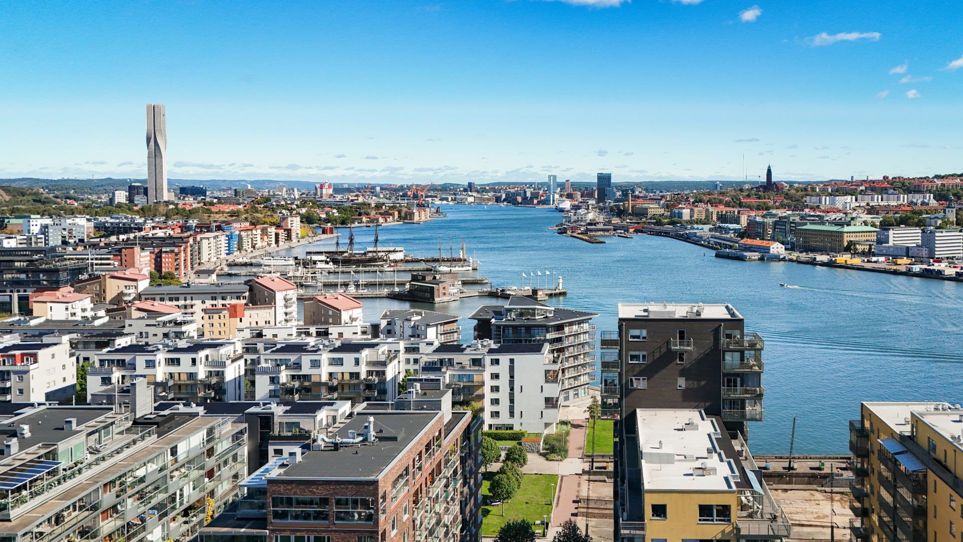 Stilfull 1,5:a med hamnutsikt och tillgång till uppvärmd pool i Eriksberg