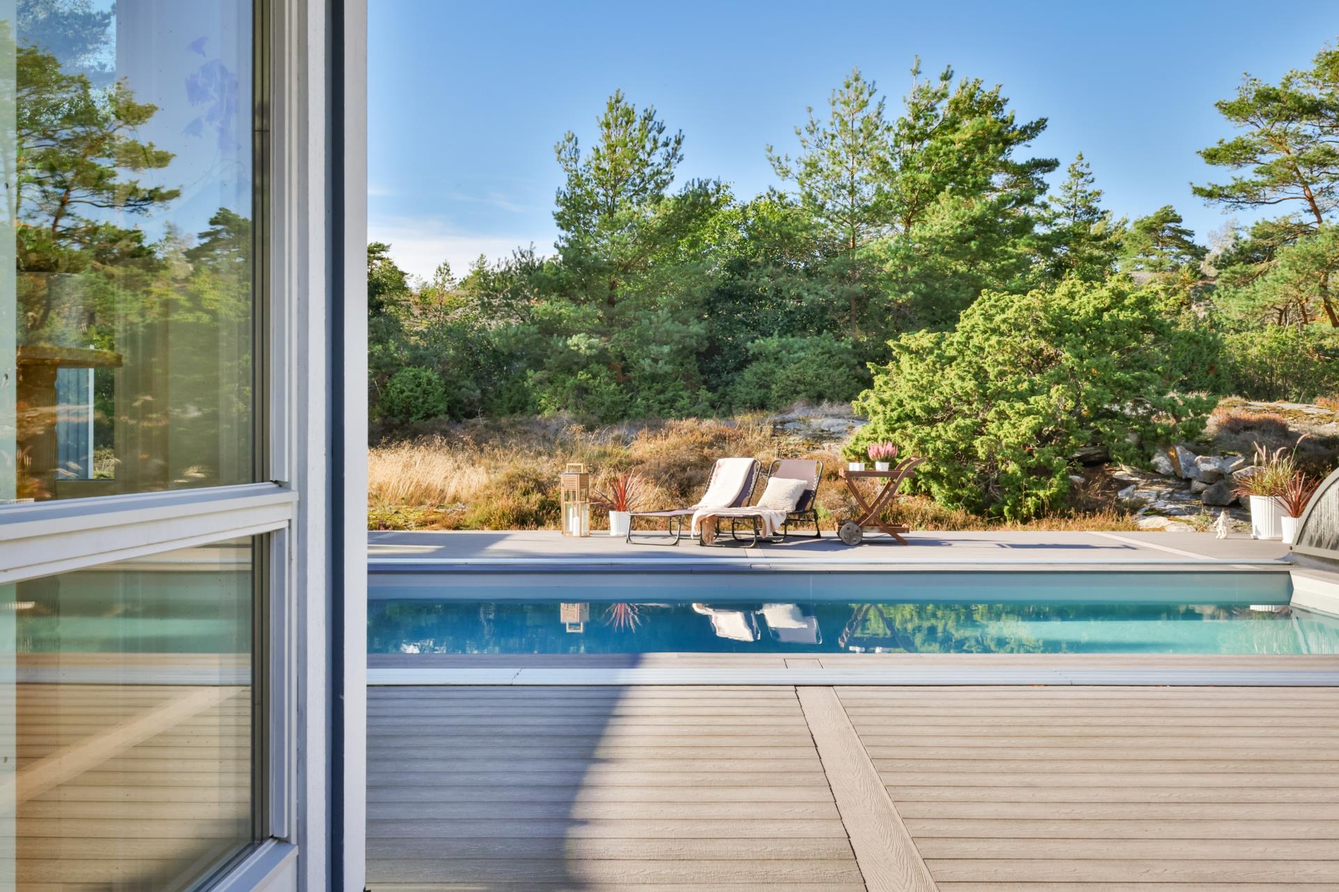 Fantastisk villa med pool, härliga uteplatser och semesterkänsla i Hjuvik-Dalen
