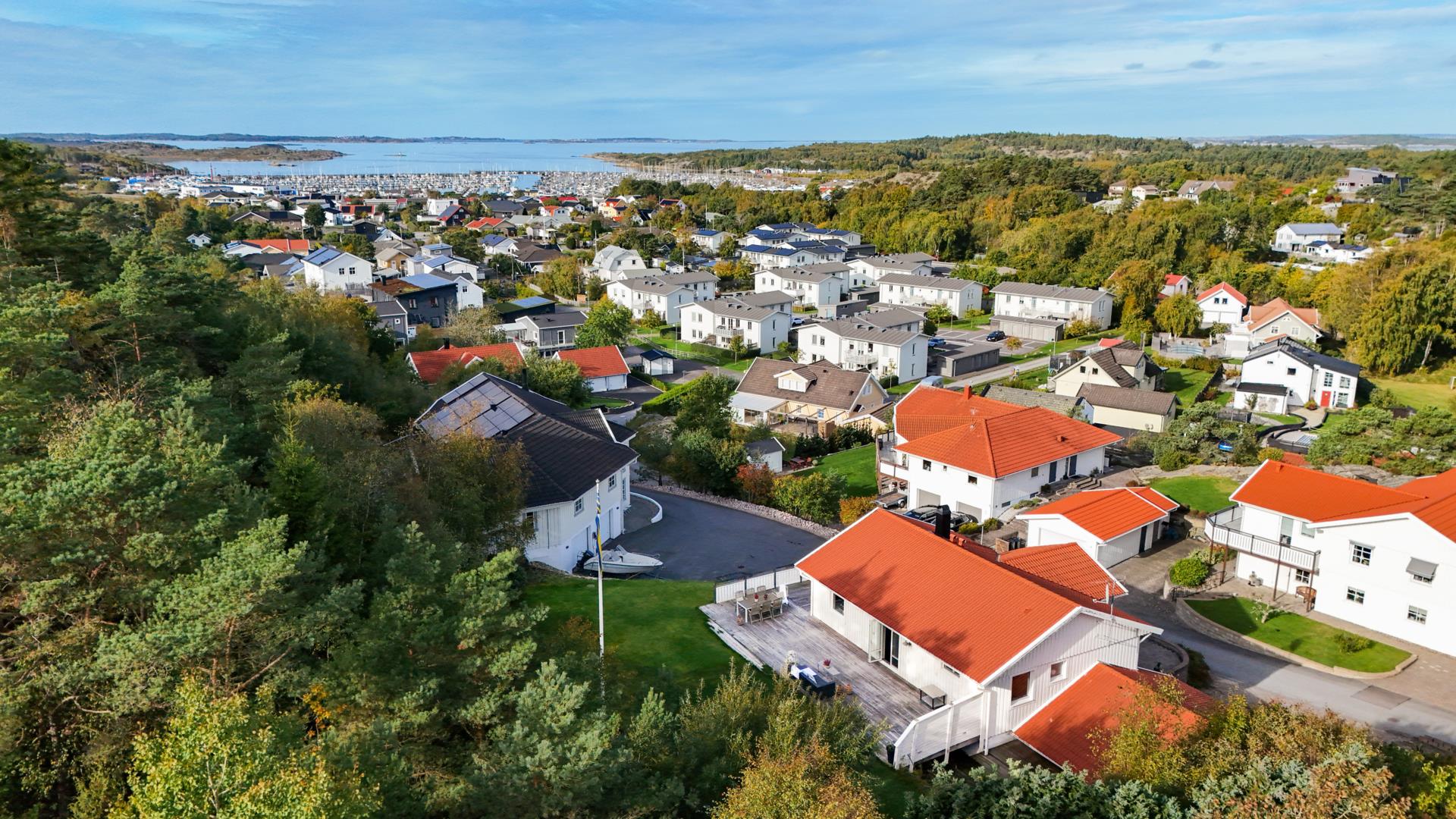 Familjevilla med havsutsikt och stor trädgård i Björlanda