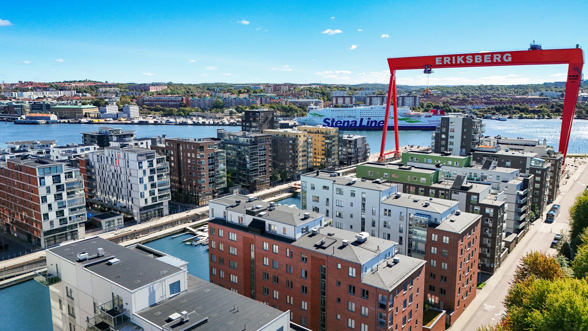 Stilfull 1,5:a med hamnutsikt och tillgång till uppvärmd pool i Eriksberg