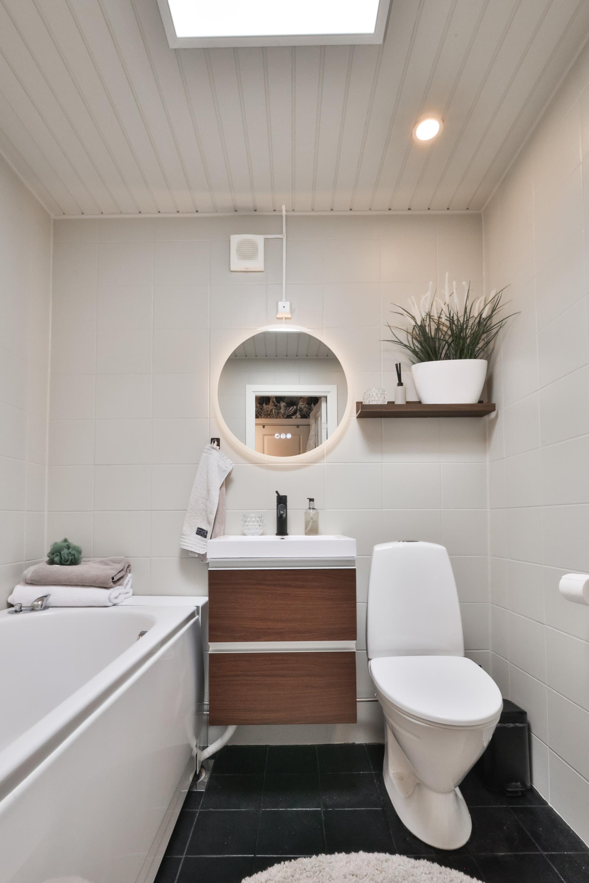 Stilfullt radhus i Tuve med fyra sovrum och stor altan mot naturen