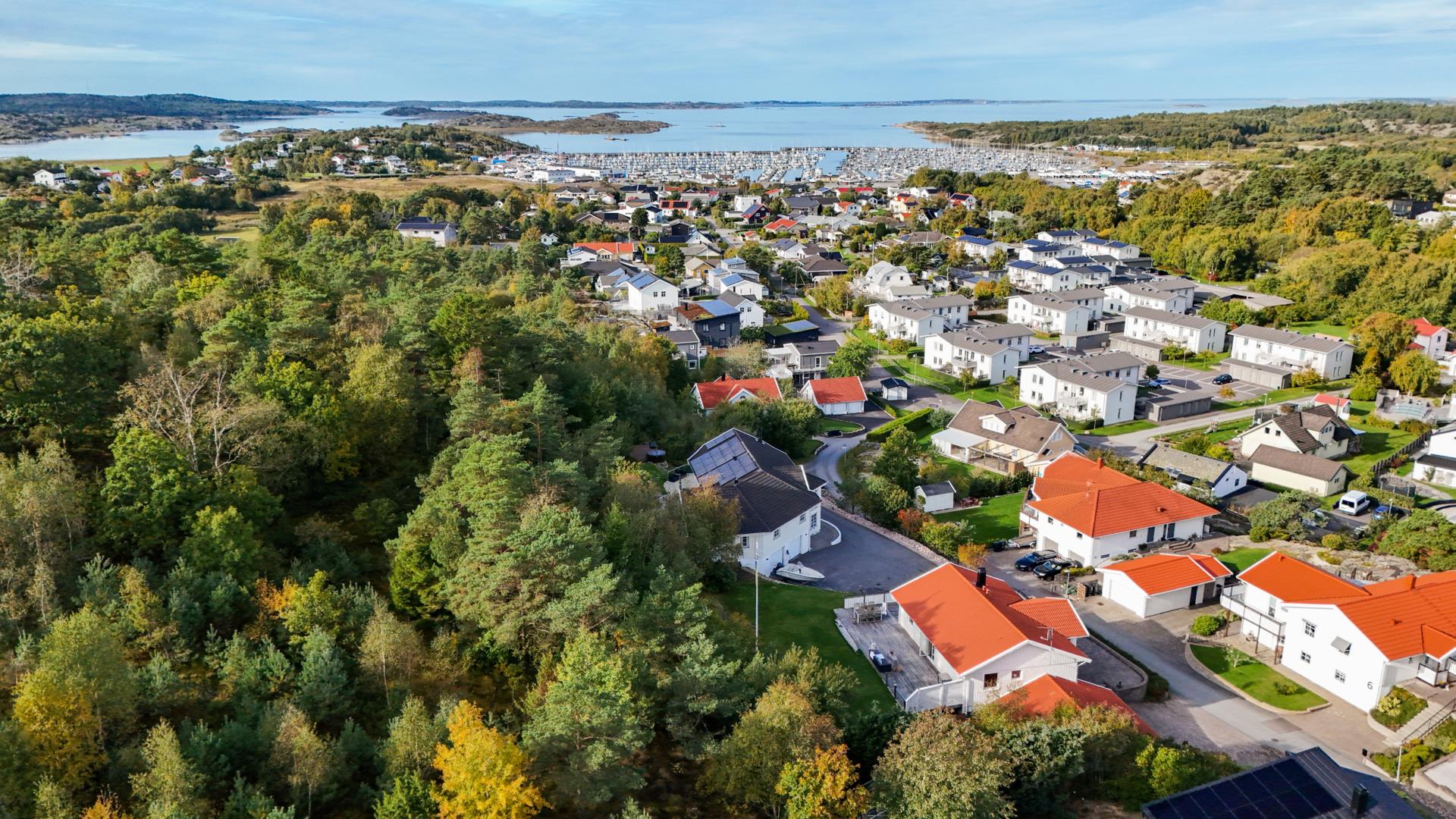 Familjevilla med havsutsikt och stor trädgård i Björlanda
