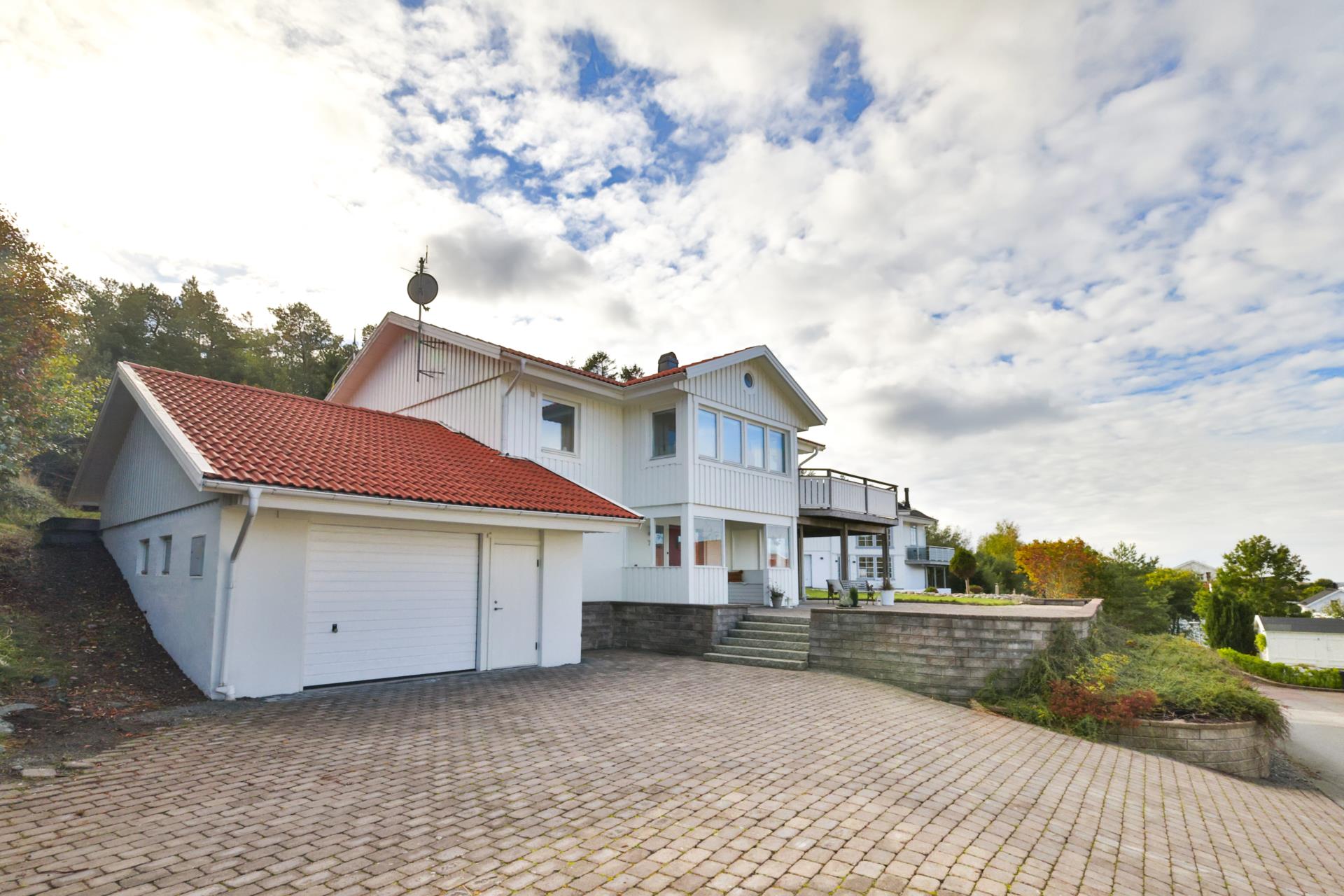 Familjevilla med havsutsikt och stor trädgård i Björlanda