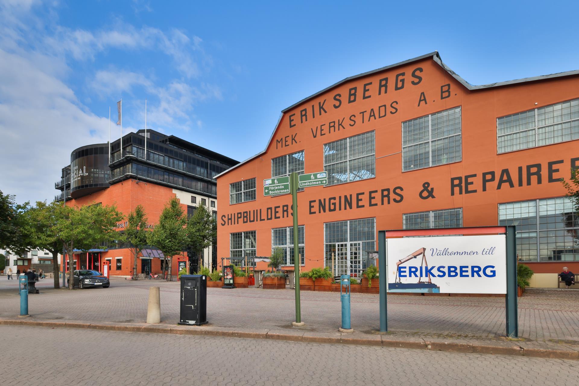 Stilfull 1,5:a med hamnutsikt och tillgång till uppvärmd pool i Eriksberg