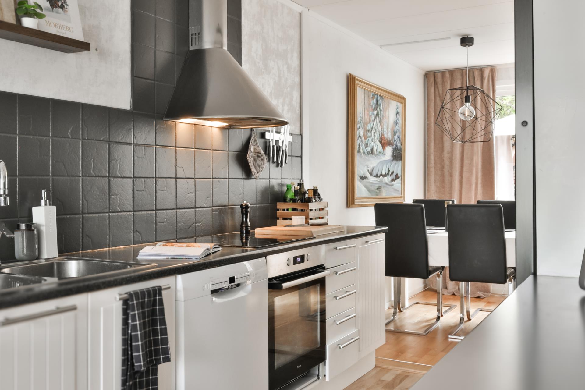 Stilfullt radhus i Tuve med fyra sovrum och stor altan mot naturen